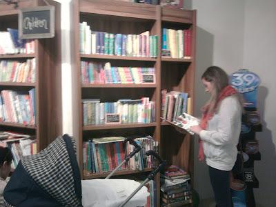 Crónica de la inuguración en Valencia de la librería-cafetería Rana Books