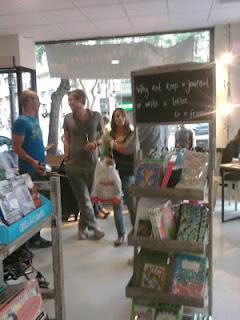 Crónica de la inuguración en Valencia de la librería-cafetería Rana Books