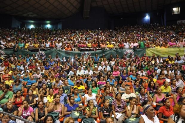 INTERESANTE: Margarita agasaja madres santiagueras por su día