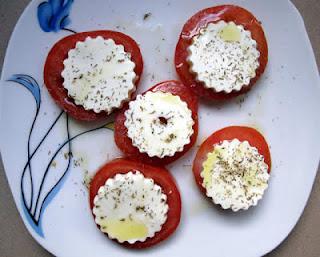 Os enseñamos a hacer rodajas de tomate con queso gratinado