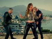 Wisin Yandel junto Jennifer Lopez muestran dispositivos BlackBerry video musical