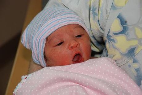 bebe-prematuro-envolver Envolver a los bebés prematuros los alivia del dolor