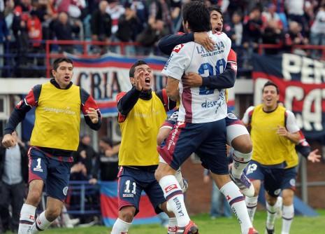 En un partido para el infarto, San Lorenzo se sacó la mufa