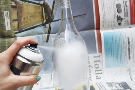 Cómo pintar botellas por dentro y por fuera para convertirlas en jarrones