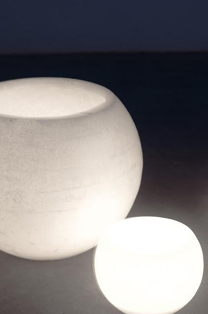 Patio iluminado con velas