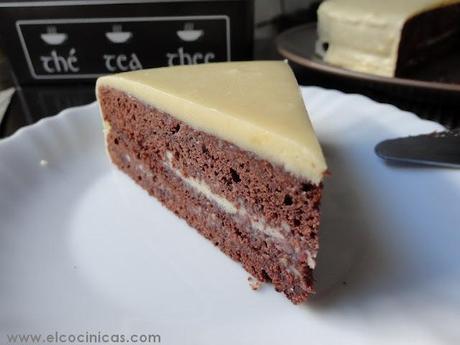 Tarta de chocolate blanco y mermelada de frambuesa