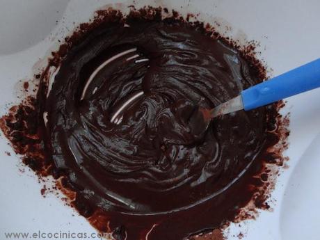 Tarta de chocolate blanco y mermelada de frambuesa