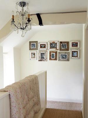 Colgando Cuadros en Interiores Rusticos