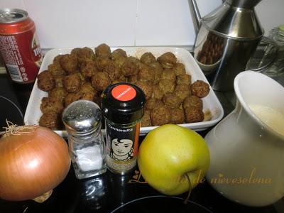 Albóndigas con manzana al curry