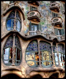 Arquitectos de Ayer y de Hoy -VII- Antonio Gaudí.