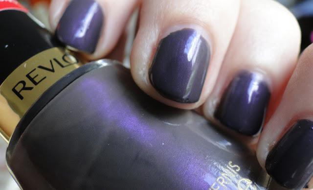 Revlon, uñas y ojos.