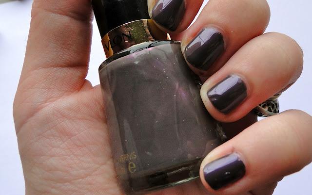 Revlon, uñas y ojos.