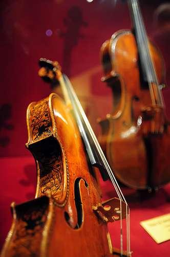 stradivarius 4 Espacios y 3 Dimensiones para un Sistema Productivo 2.0