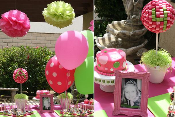 una mesa de cumpleaños en fucsia y verde