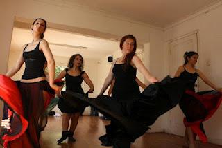 ¡A bailar por los gatitos!