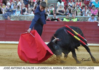 FERIA TAURINA DE CÓRDOBA: LA BECERRADA HOMENAJE A LA MUJER CORDOBESA CIERRA LA FERIA