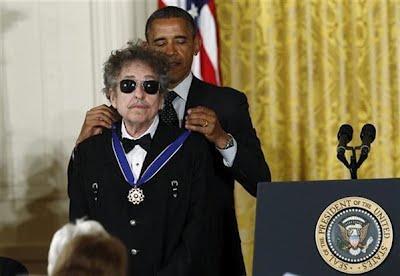 Obama rinde homenaje a Bob Dylan
