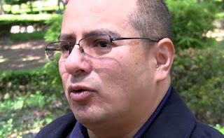 Condecoran a Ernesto Villanueva con la medalla de oro al mérito en Perú