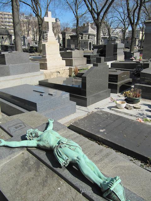 EN EL CEMENTERIO DE MONTPARNASSE