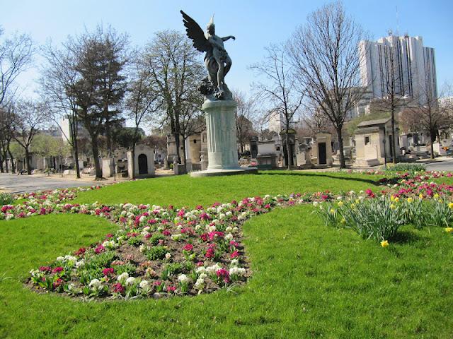 EN EL CEMENTERIO DE MONTPARNASSE