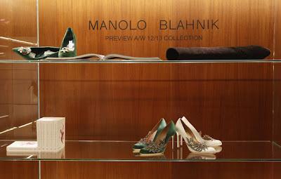 Manolo Blahnik avanza su nueva colección en Milán