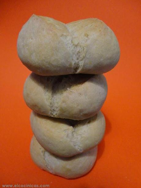 Bollos de pan casero. Francesillas