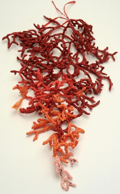 Tejer con plástico.