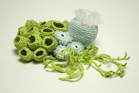 Tejer con plástico.