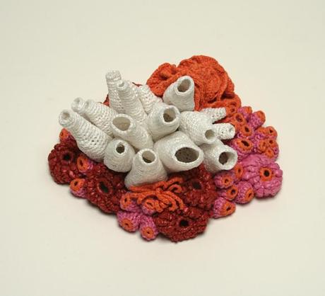 Tejer con plástico.