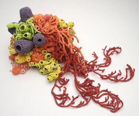 Tejer con plástico.