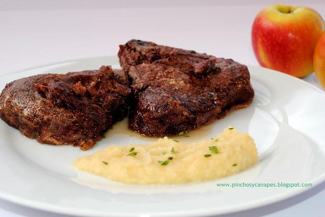 CARRILLERAS DE BUEY ASADAS CON PURÉ DE MANZANA