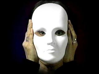 Máscara - Microrrelato - Sergio Cossa