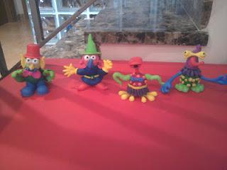 Monstruos hechos con el kit Alpino modela Monsters