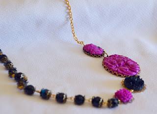 Collar Vinage fucsia y negro