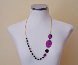 Collar Vinage fucsia y negro