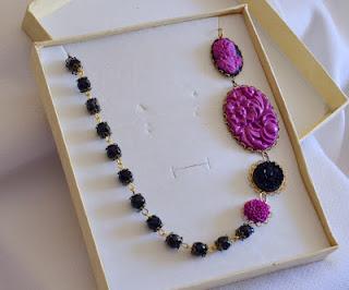 Collar Vinage fucsia y negro