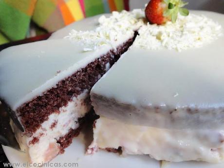 Tarta de fresas y chocolate blanco