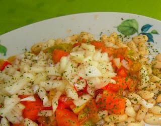 Ensalada vegana de alubias con tomate