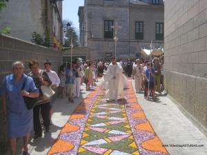 Corpus Christi Castropol y alfombras florales: Procesión por alfombras florales