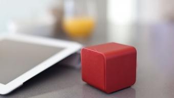 NuForce Cube :: altavoces portátiles
