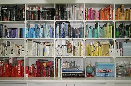 ORDENAR LOS LIBROS POR COLORES ordenar libros