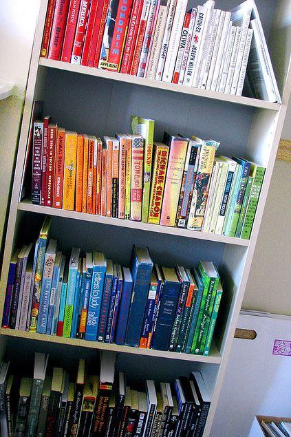 ORDENAR LOS LIBROS POR COLORES ordenar los libros por colores