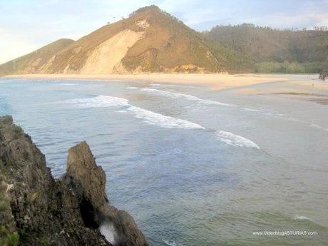 Playa de San Antolín en Llanes