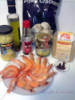 Wok de langostinos con bambú y setas sobre pan de gambas