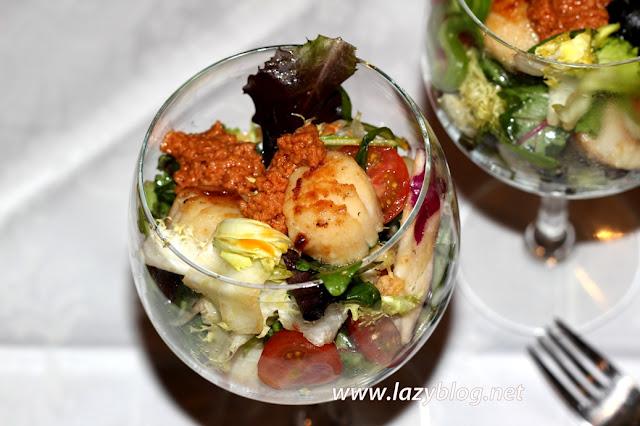 Copa de ensalada de vieiras al romesco #díadelaensalada