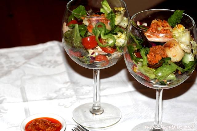 Copa de ensalada de vieiras al romesco #díadelaensalada