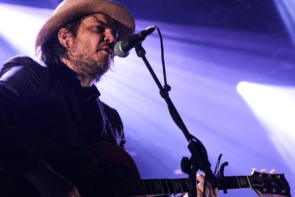 Wilco lanzan una canción en castellano
