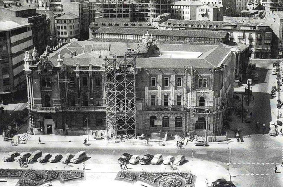 Obras de reforma y ampliación del ayuntamiento en 1965