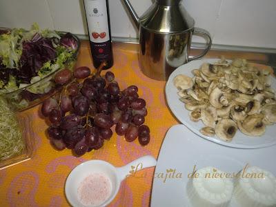 Ensalada templada de champiñones y uvas