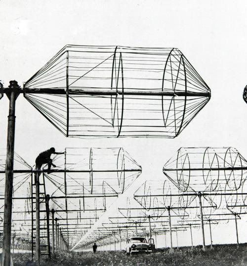 scanzen:

Kharkov radio telescope field for receiving radio...